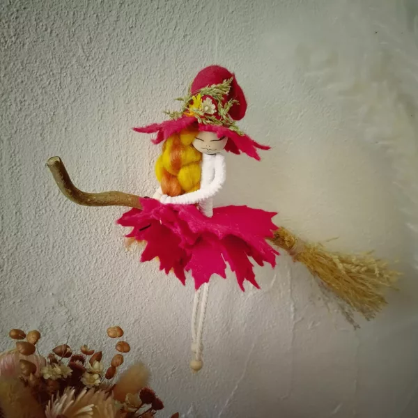 sorcière artisanale suspendue