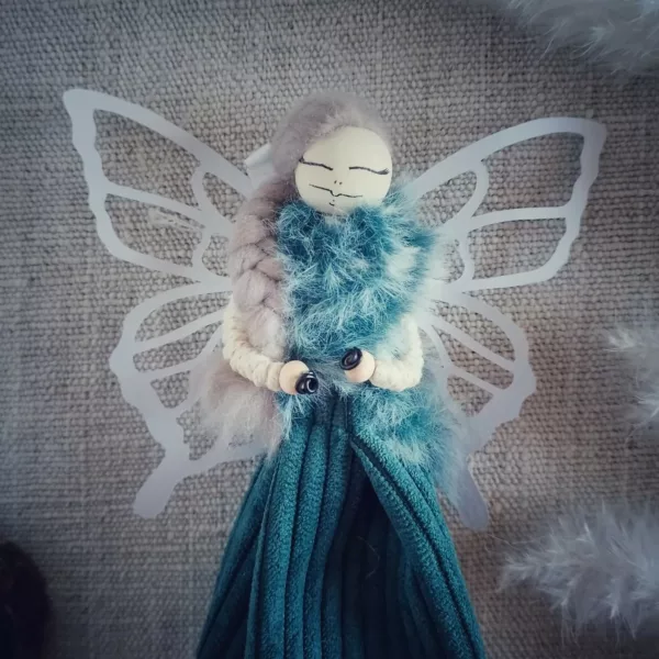 fée avec jupe en chute tissu velours et ailes en papier
